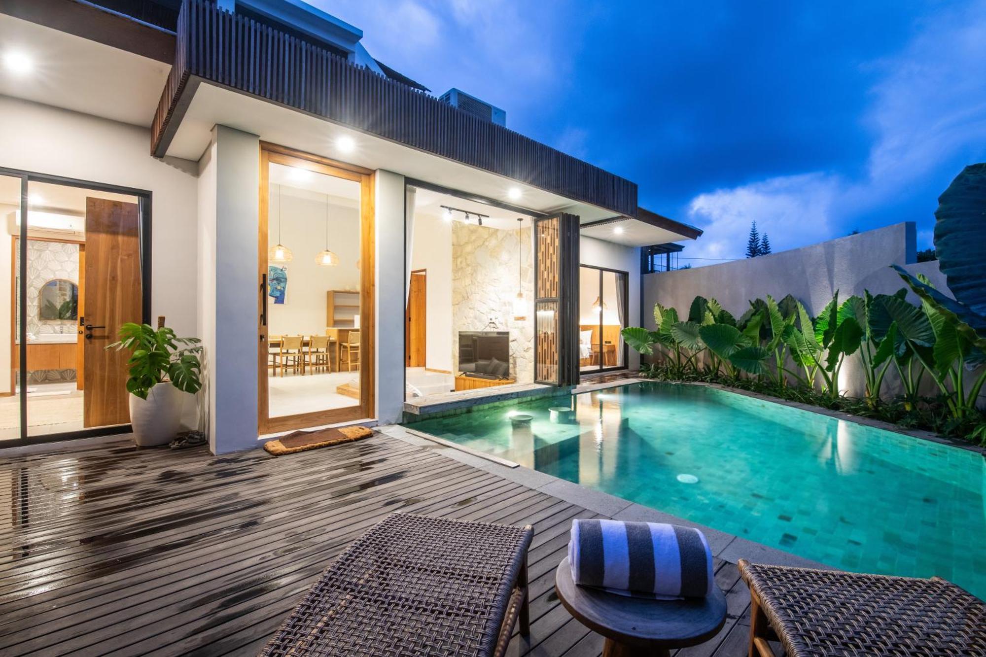 Cozy With Pool In The Center Of *
